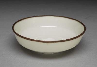 图片[2]-Dish in white glaze, Ming dynasty (1368-1644)-China Archive